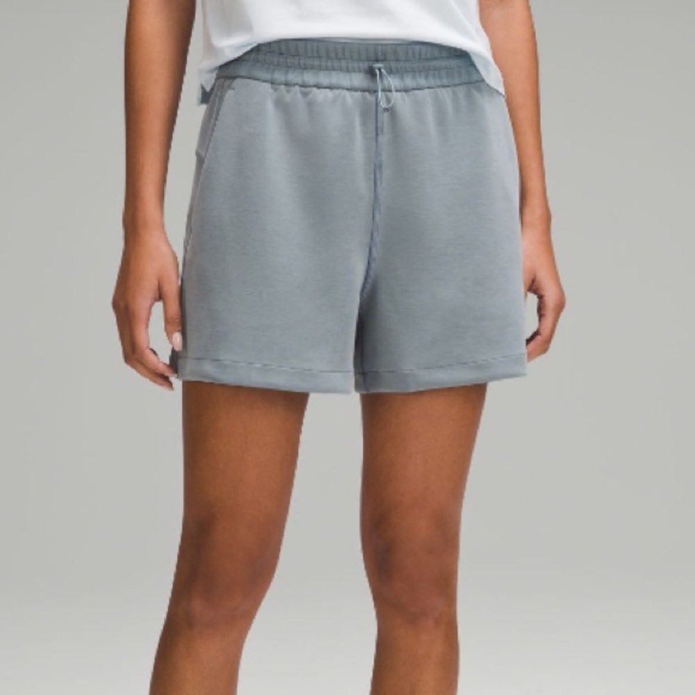 lululemon softstreme shorts Belgian blue 4”